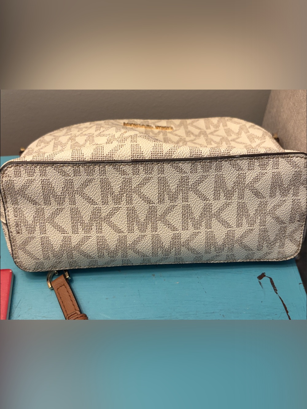 Michael Kors Cindy dome Cream & Beige MK Logo Crossbody Gold Chain Leather - Picture 9 of 12